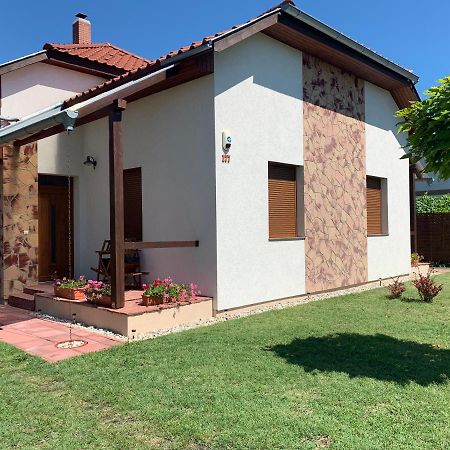 Laszlo Nyaralohaz Balatonfenyves Exteriör bild