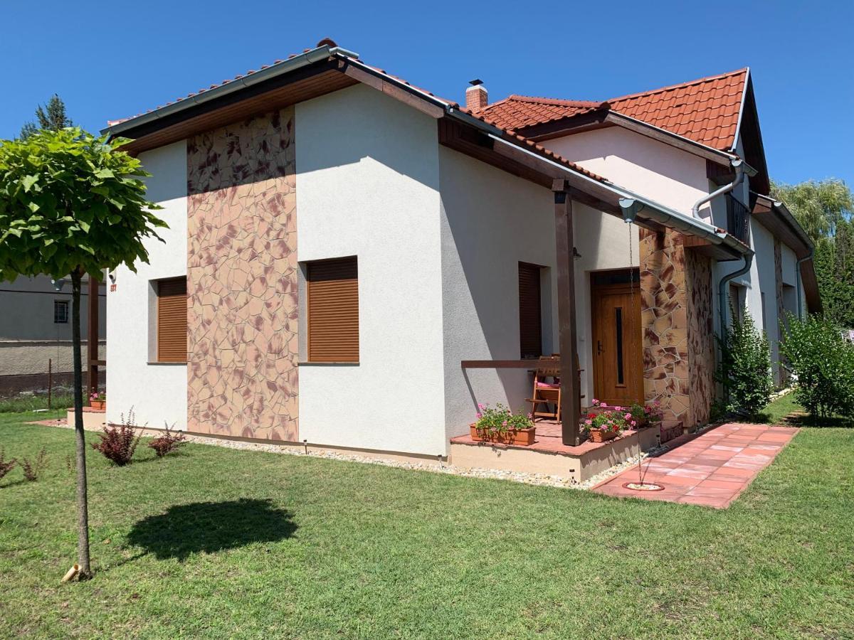 Laszlo Nyaralohaz Balatonfenyves Exteriör bild