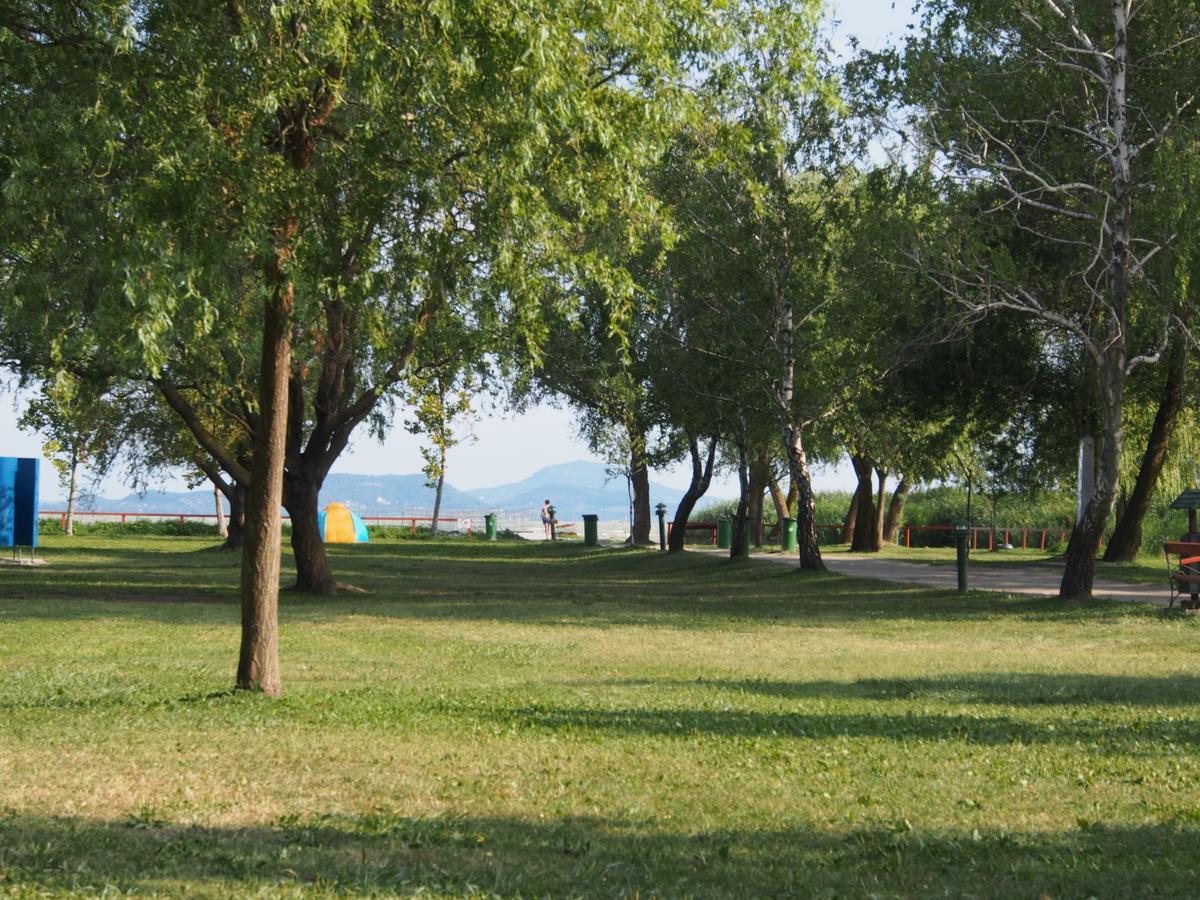 Laszlo Nyaralohaz Balatonfenyves Exteriör bild